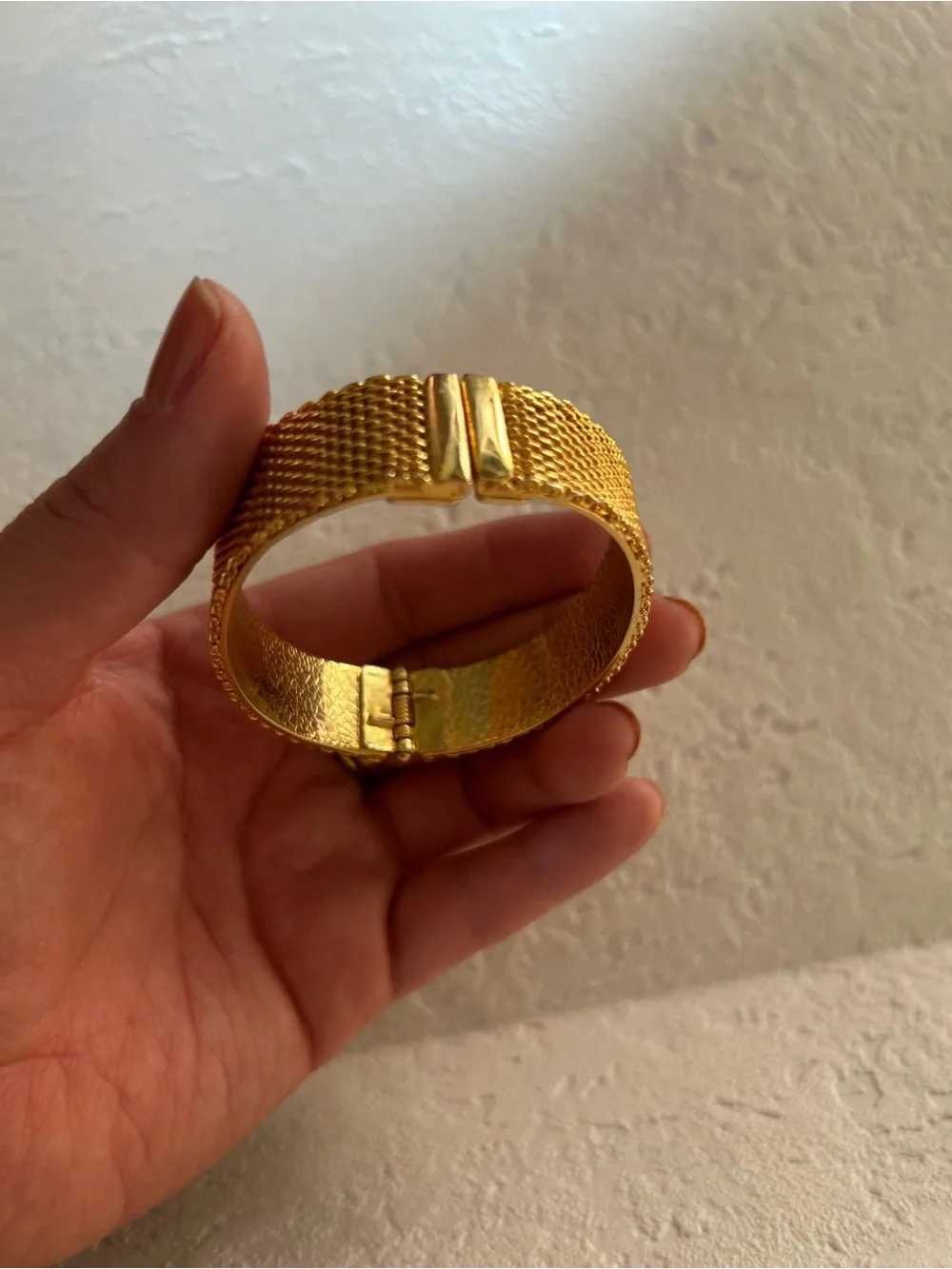 Gold Mesh Women's Bangle Bracelet - Brand Unknown